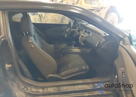 2014 Chevrolet Camaro 1Ls z USA, uszkodzony, nr VIN 2G1FE1E30E9124814